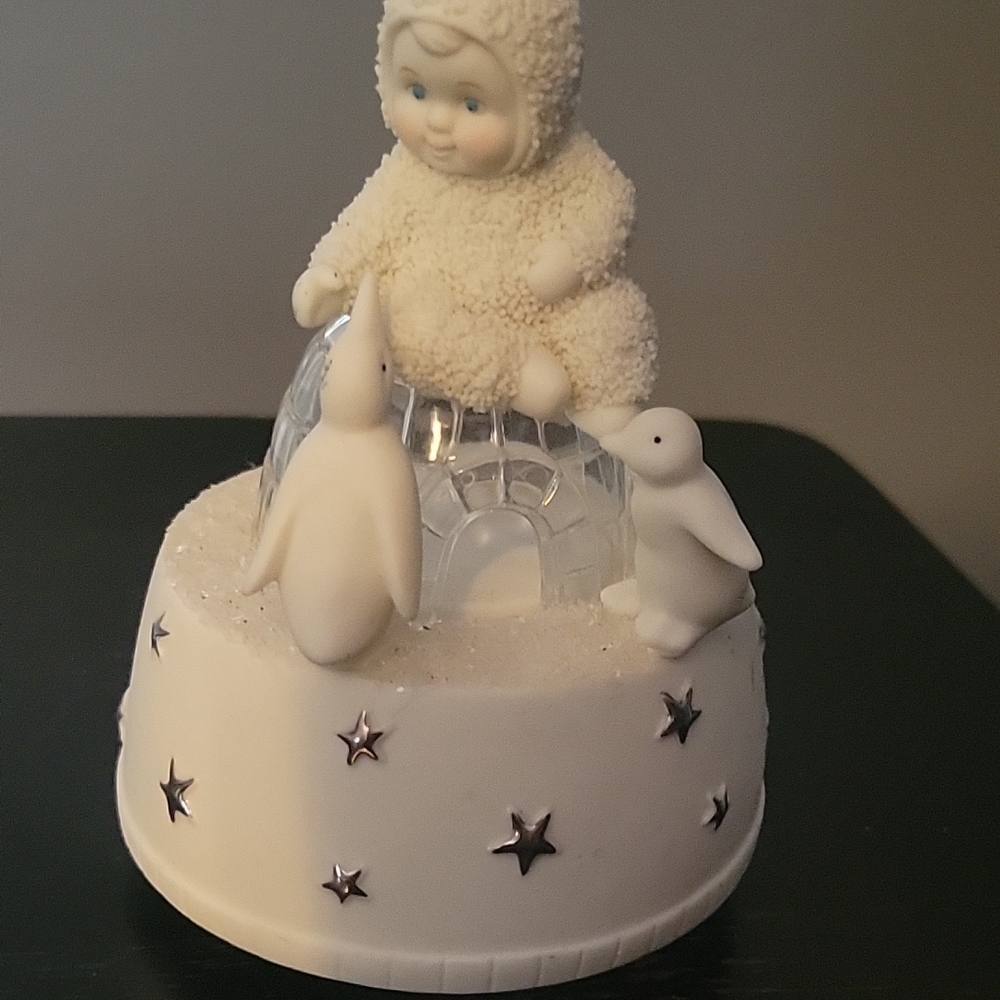 Snowbabies music box WINTER WONDERLAND